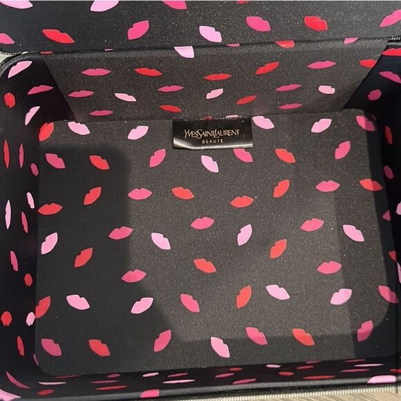 💫Flash Sale, FINAL PRICE💫YSL Beauty Cosmetics Case and goodies - Picture 5 of 10